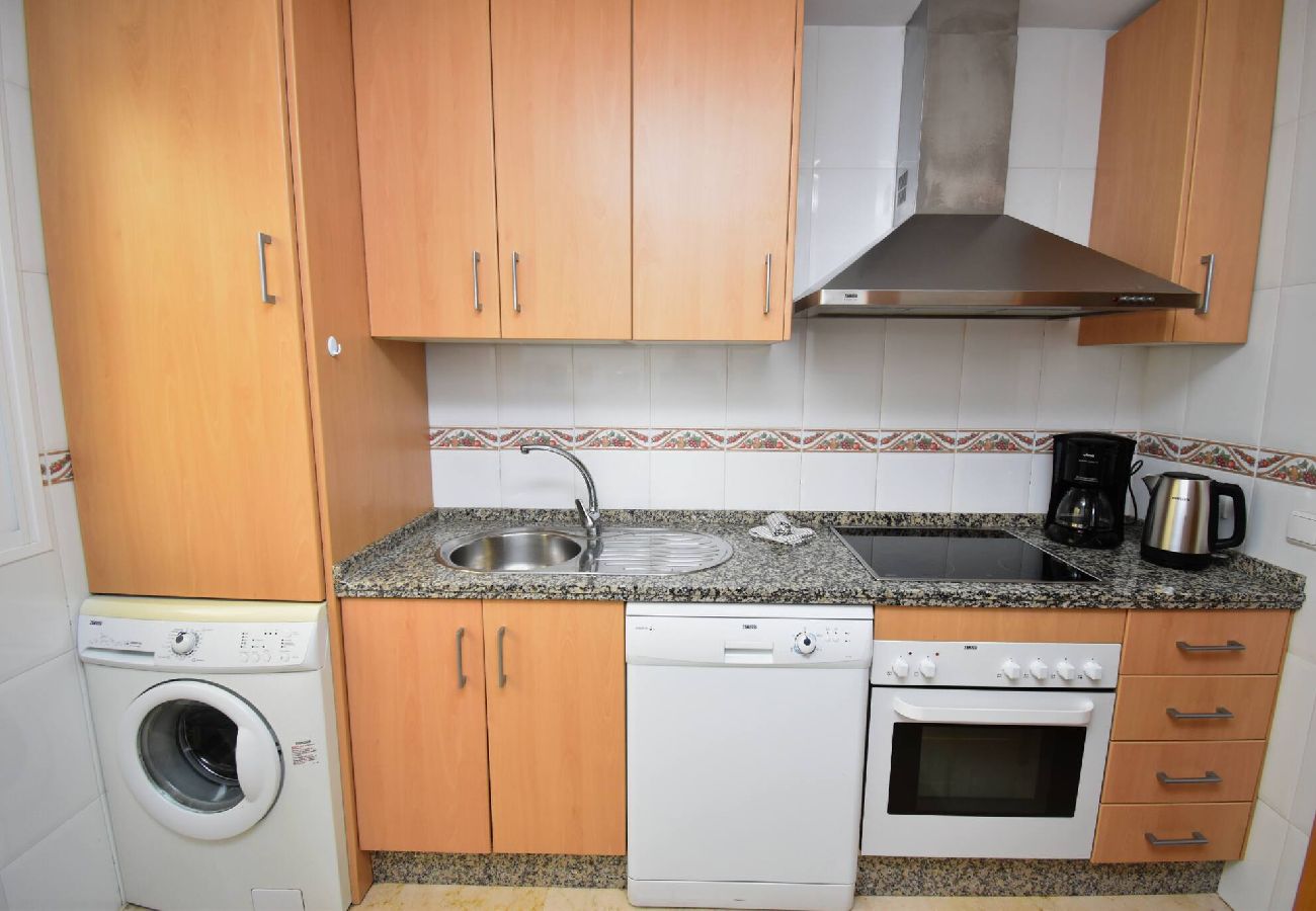 Apartment in Benalmádena - Benalmádena 2 bed - Spacious, Pool & 2-Car Parking