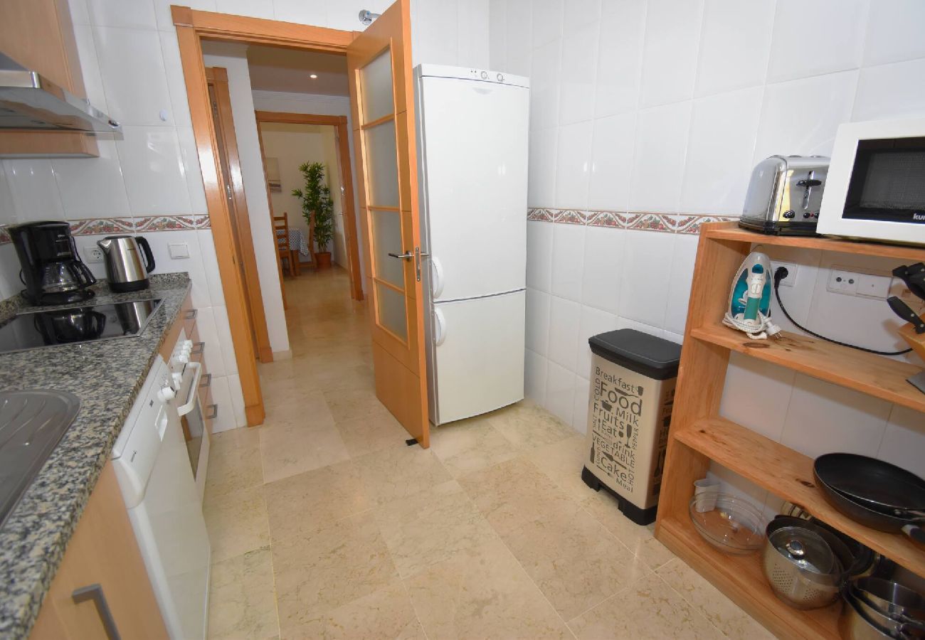 Apartment in Benalmádena - Benalmádena 2 bed - Spacious, Pool & 2-Car Parking
