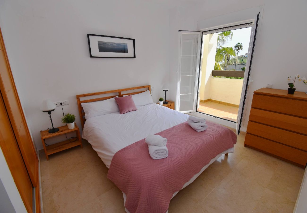Apartment in Benalmádena - Benalmádena 2 bed - Spacious, Pool & 2-Car Parking