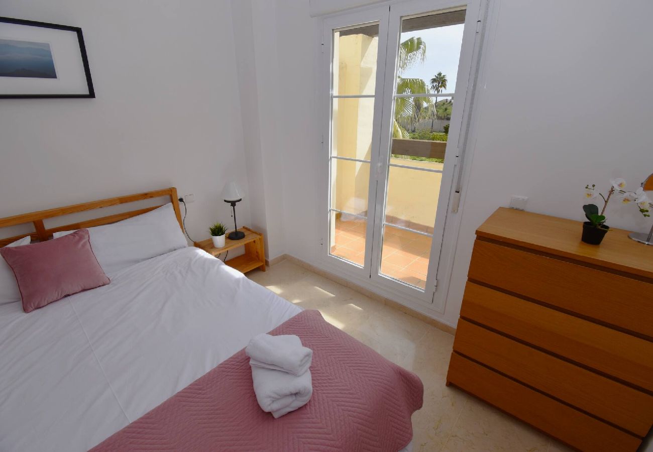 Apartment in Benalmádena - Benalmádena 2 bed - Spacious, Pool & 2-Car Parking