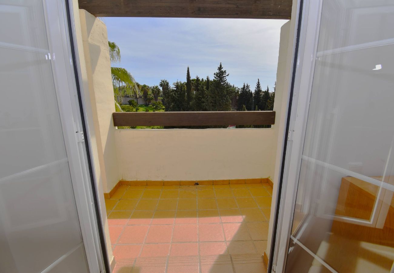 Apartment in Benalmádena - Benalmádena 2 bed - Spacious, Pool & 2-Car Parking