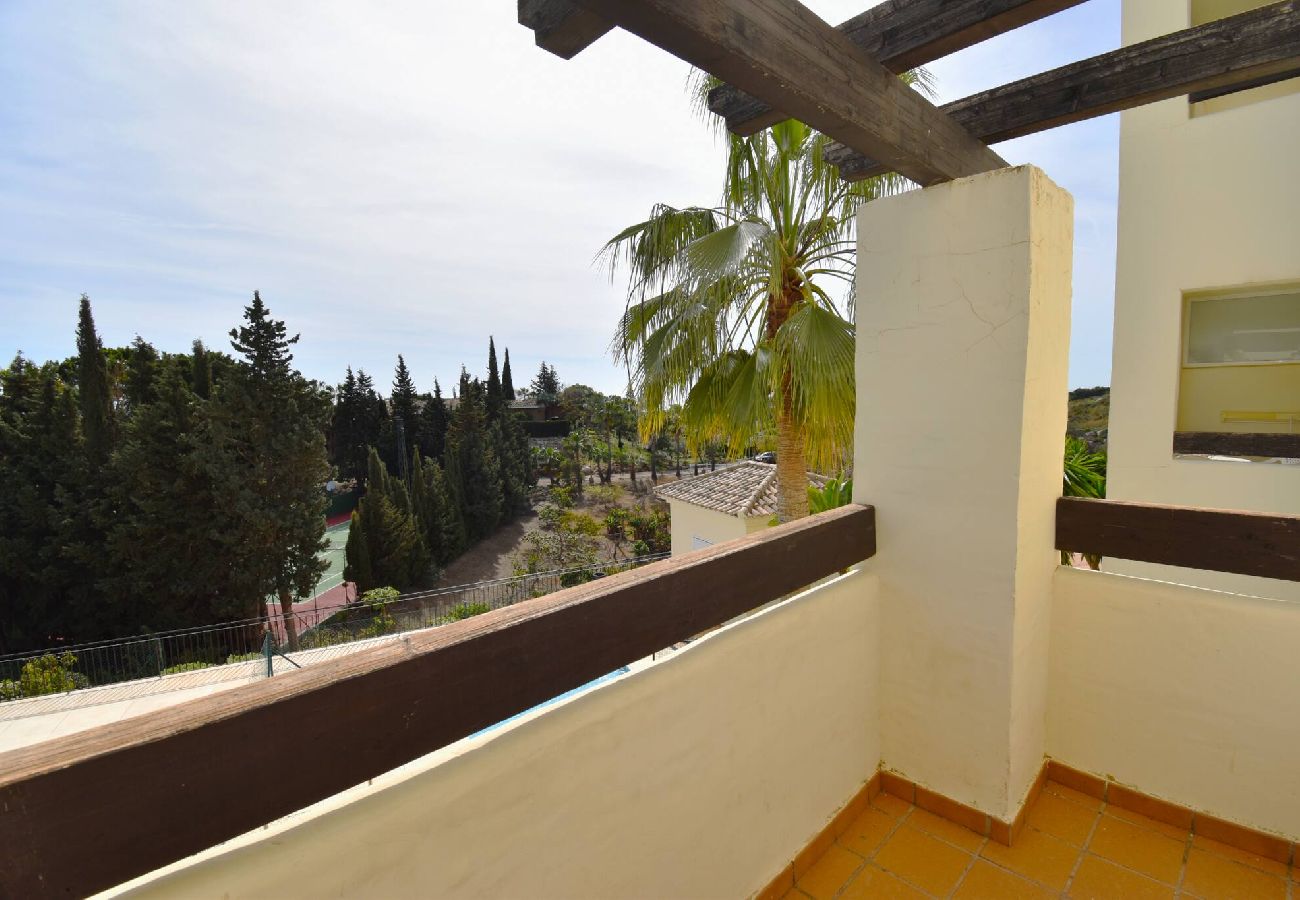 Apartment in Benalmádena - Benalmádena 2 bed - Spacious, Pool & 2-Car Parking