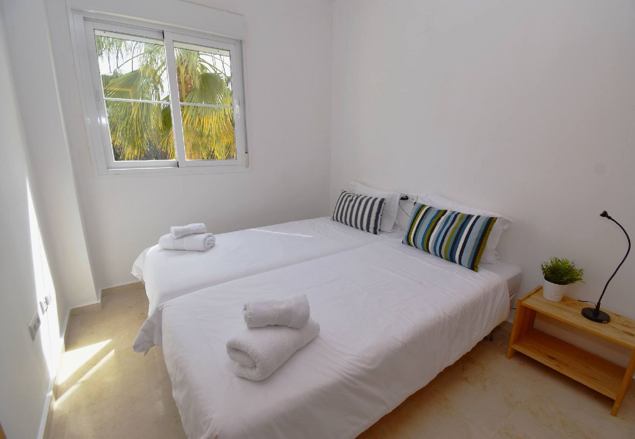 Apartment in Benalmádena - Benalmádena 2 bed - Spacious, Pool & 2-Car Parking