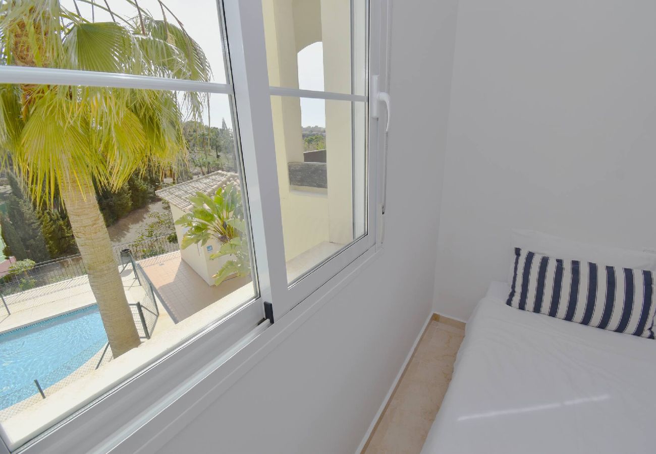 Apartment in Benalmádena - Benalmádena 2 bed - Spacious, Pool & 2-Car Parking