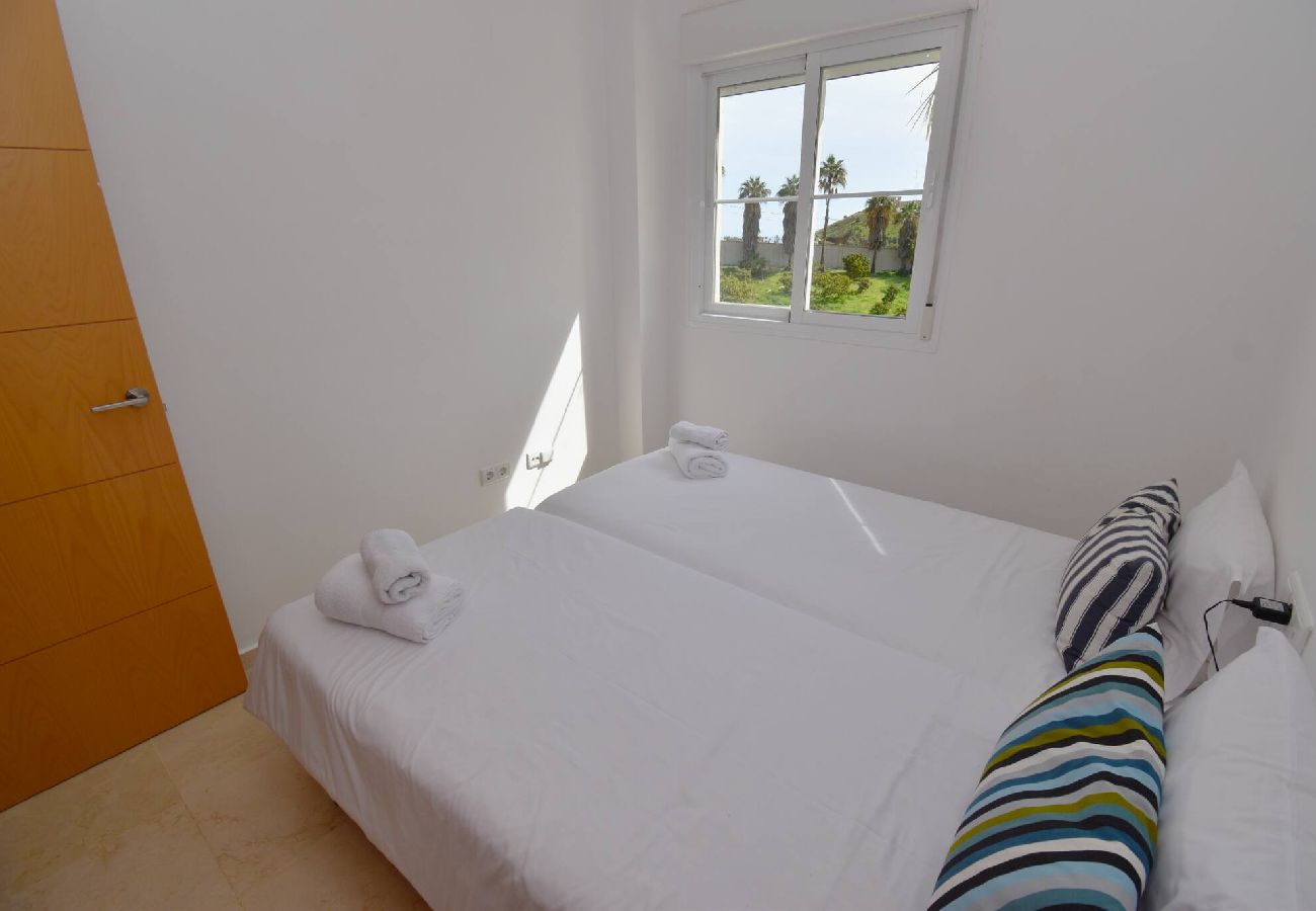 Apartment in Benalmádena - Benalmádena 2 bed - Spacious, Pool & 2-Car Parking