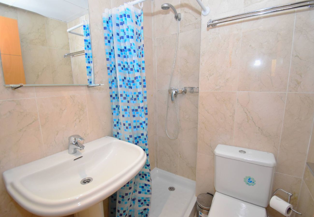 Apartment in Benalmádena - Benalmádena 2 bed - Spacious, Pool & 2-Car Parking