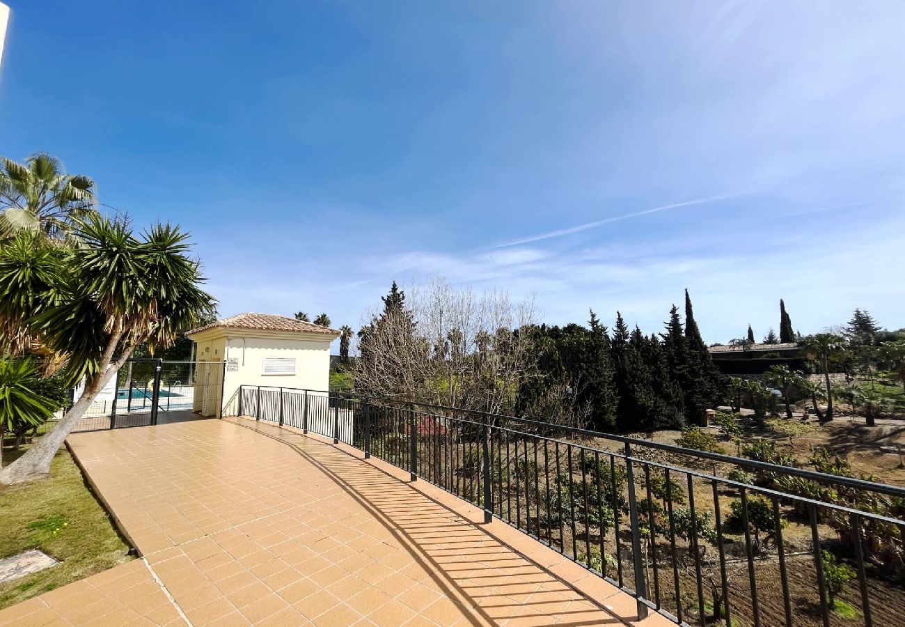 Apartment in Benalmádena - Benalmádena 2 bed - Spacious, Pool & 2-Car Parking