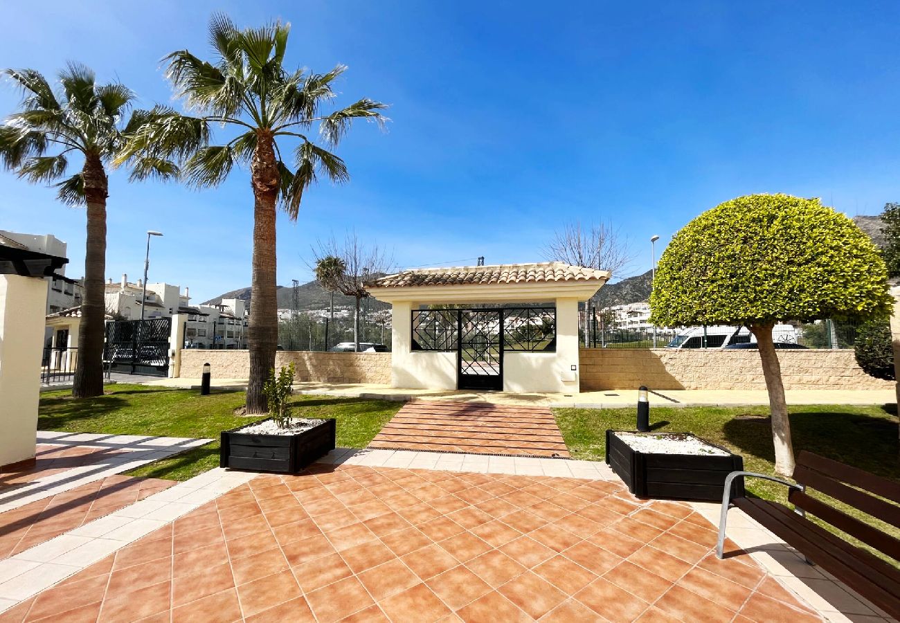 Apartment in Benalmádena - Benalmádena 2 bed - Spacious, Pool & 2-Car Parking