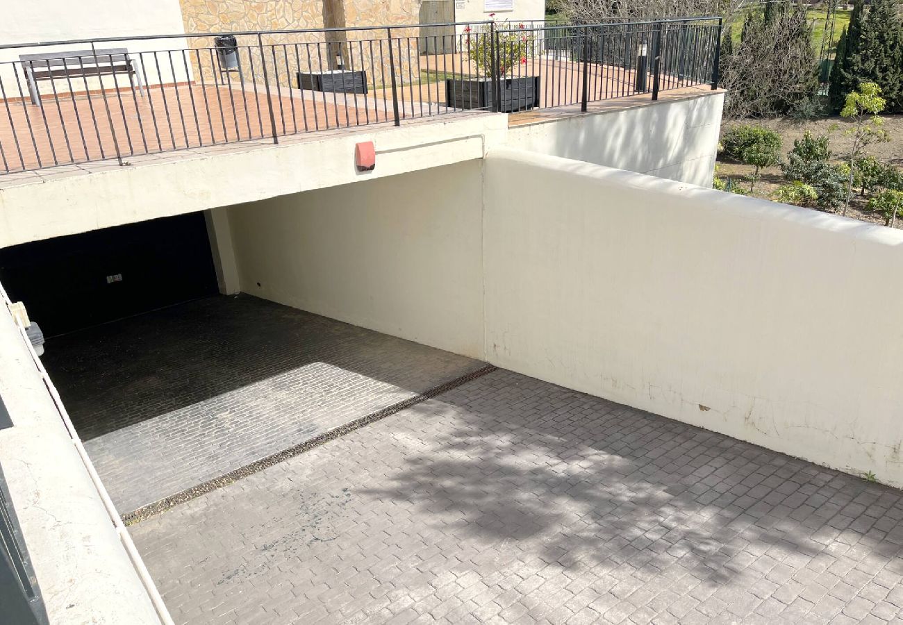 Apartment in Benalmádena - Benalmádena 2 bed - Spacious, Pool & 2-Car Parking