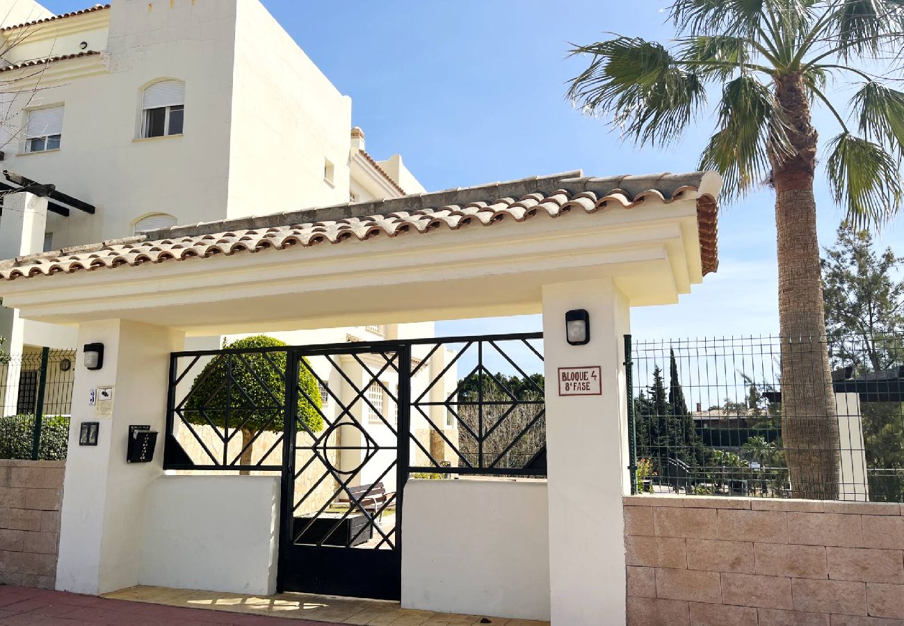 Apartment in Benalmádena - Benalmádena 2 bed - Spacious, Pool & 2-Car Parking