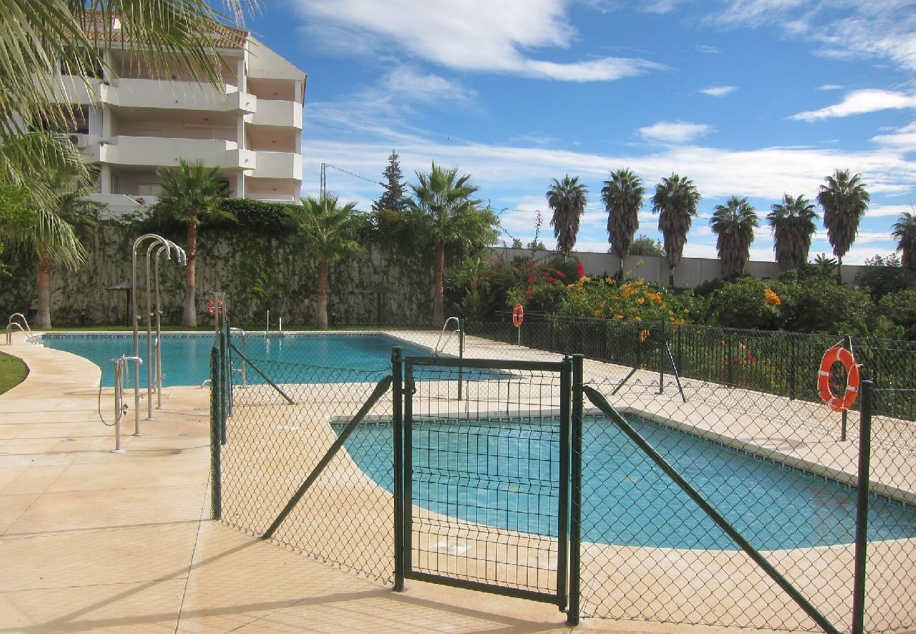Apartment in Benalmádena - Benalmádena 2 bed - Spacious, Pool & 2-Car Parking