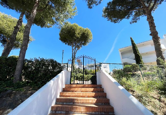 Apartment in Mijas Costa - Garden Apartment in Miraflores Resort – Pools, Wi-Fi & Walk to Beach - by Mediterra Rentals  Apartment in Mijas Costa - Garden Apartment in Miraflores Resort – Pools, Wi-Fi & Walk to Beach - by Mediterra Rentals