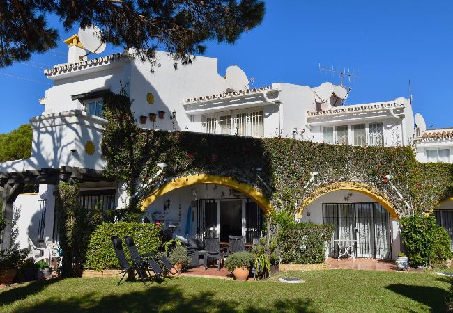 Terraced House in Mijas Costa - Calahonda Beach House – Walk to Shops, Pool, Garden & Parking - by Mediterra Rentals  Terraced House in Mijas Costa - Calahonda Beach House – Walk to Shops, Pool, Garden & Parking - by Mediterra Rentals