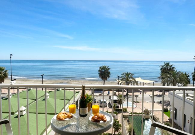 Apartment in Fuengirola - Opera Fuengirola Beach frontline Carvajal