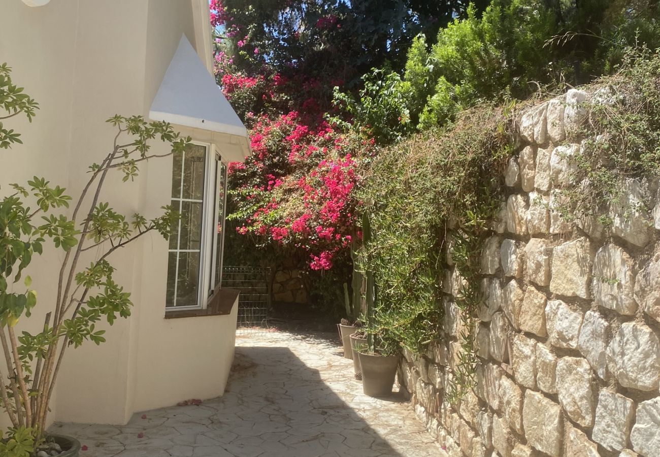 Garden Views vacations