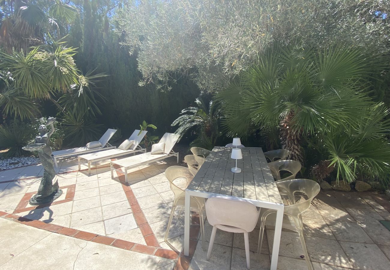 Garden Views vacations