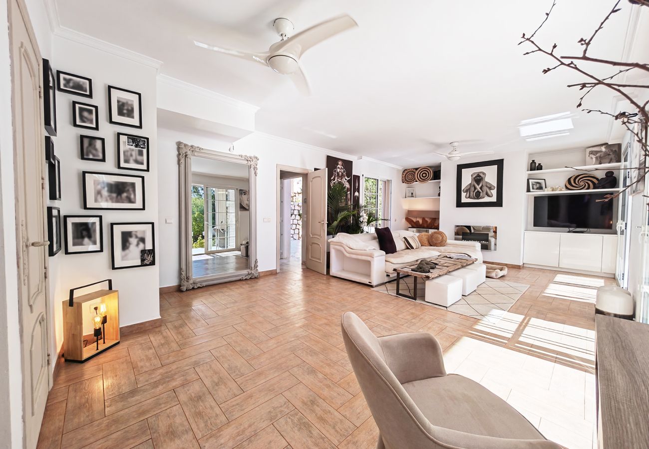 Lounge property management