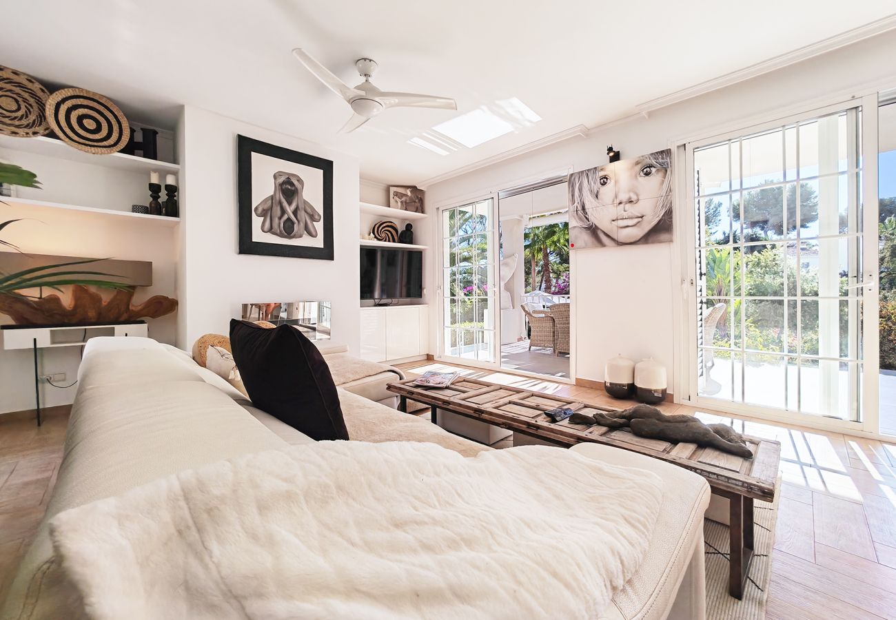 Lounge property management
