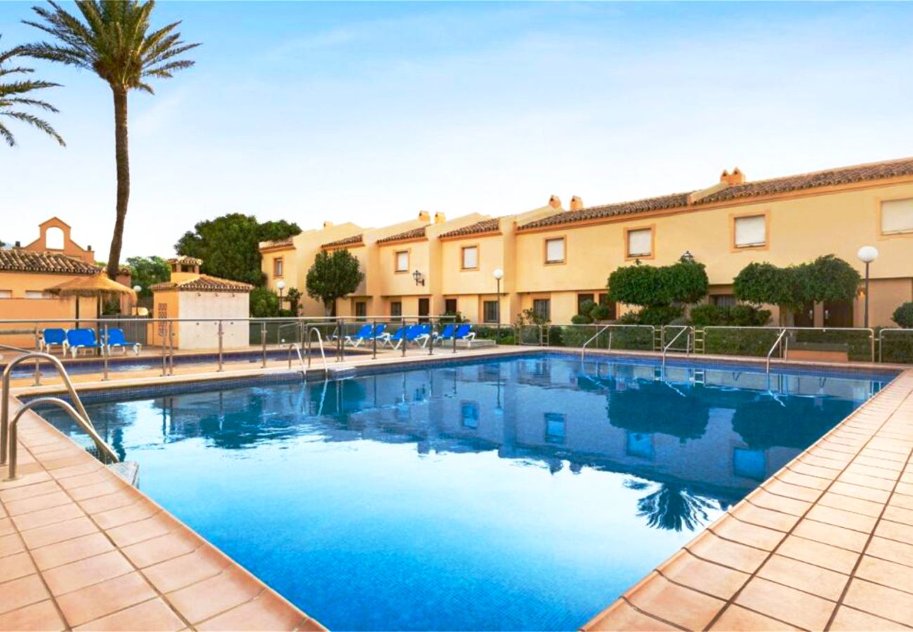 Terraced House in Mijas Costa - Townhouse with holiday resort facilities!